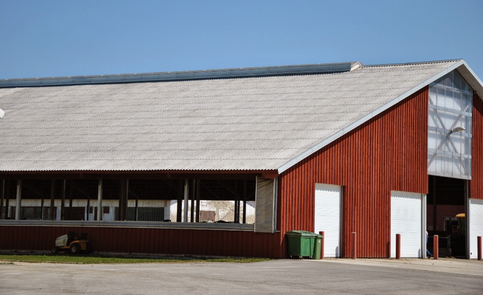 Kādēļ savu lauksaimniecības ēku jumtiem izvēlēties Eternit šķiedru cementa plāksnes? 