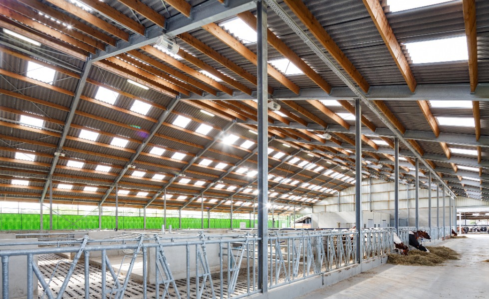 Kādēļ savu lauksaimniecības ēku jumtiem izvēlēties Eternit šķiedru cementa plāksnes?