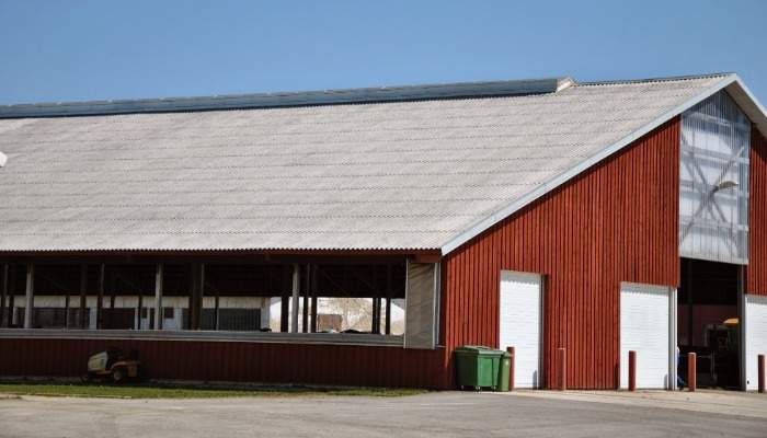 Kādēļ savu lauksaimniecības ēku jumtiem izvēlēties Eternit šķiedru cementa plāksnes? 